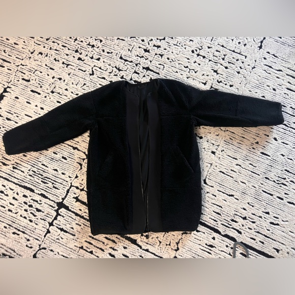 Lululemon Collarless Black Sherpa - Picture 1 of 3